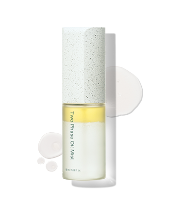 A bottle of RIMAN two-phase oil mist with a pump, accompanied by cotton pads and a cotton swab.