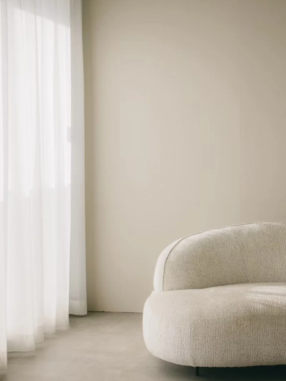 🔆 La lumi&egrave;re change tout.
Elle apaise, r&eacute;v&egrave;le les volumes et donne vie aux espaces.

Chez MGM design, elle guide chaque projet.