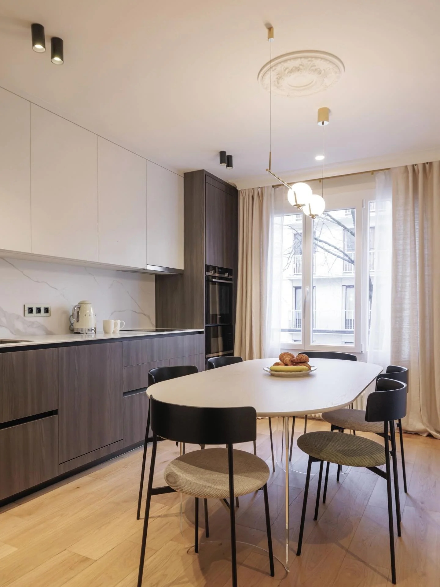 Focus cuisine : AVANT / PENDANT / APR&Egrave;S | Projet GU

Repenser les volumes, ouvrir l&rsquo;espace et apporter de la lumi&egrave;re afin de cr&eacute;er un int&eacute;rieur fonctionnel et intemporel. ✨