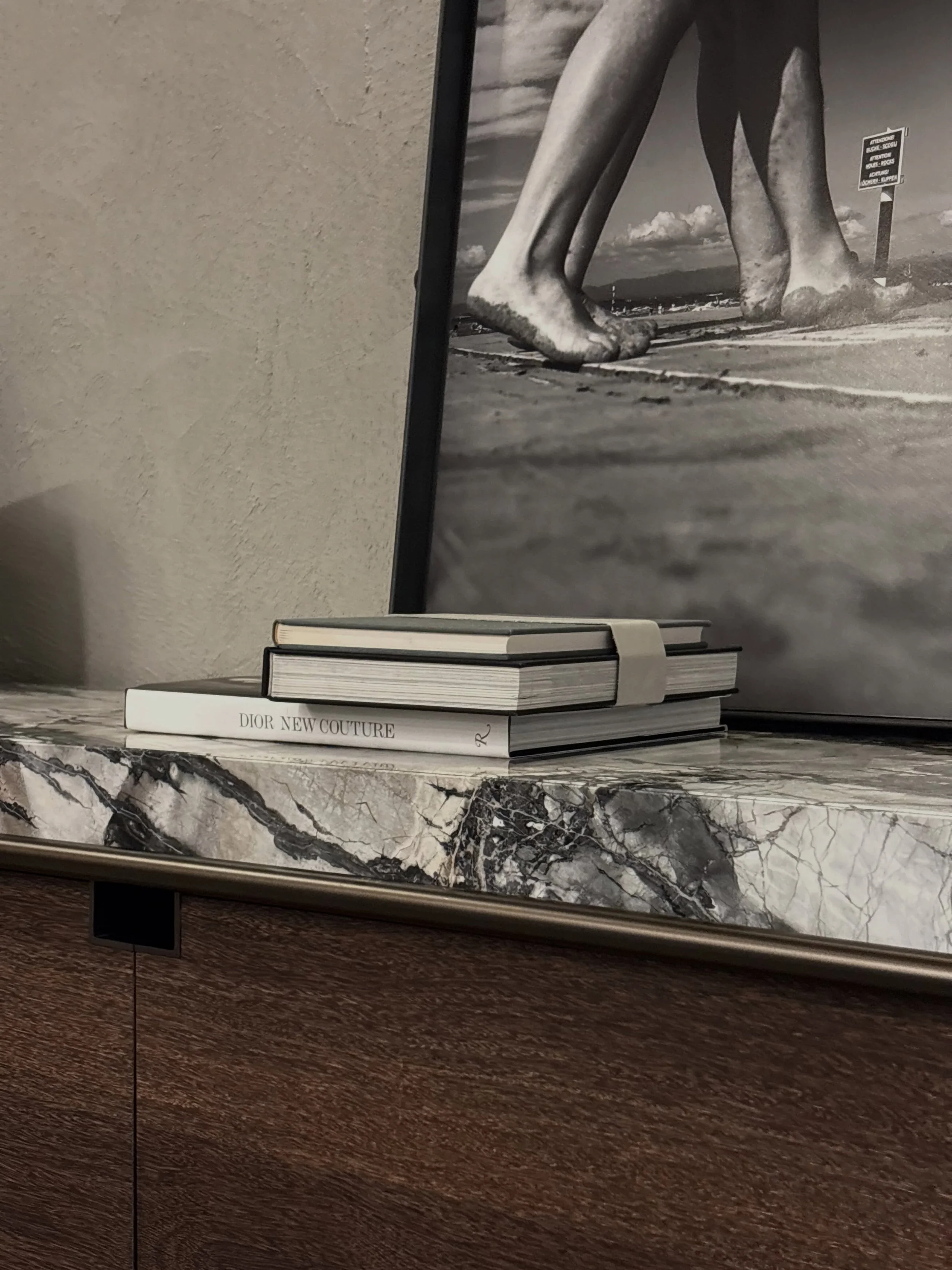 Un projet d&rsquo;architecture d&rsquo;int&eacute;rieur passe aussi par le choix du mobilier.

Ici, ce buffet sign&eacute; @arketipofirenze s&rsquo;int&egrave;gre parfaitement dans l&rsquo;ensemble du projet gr&acirc;ce &agrave; ses lignes &eacute;pu