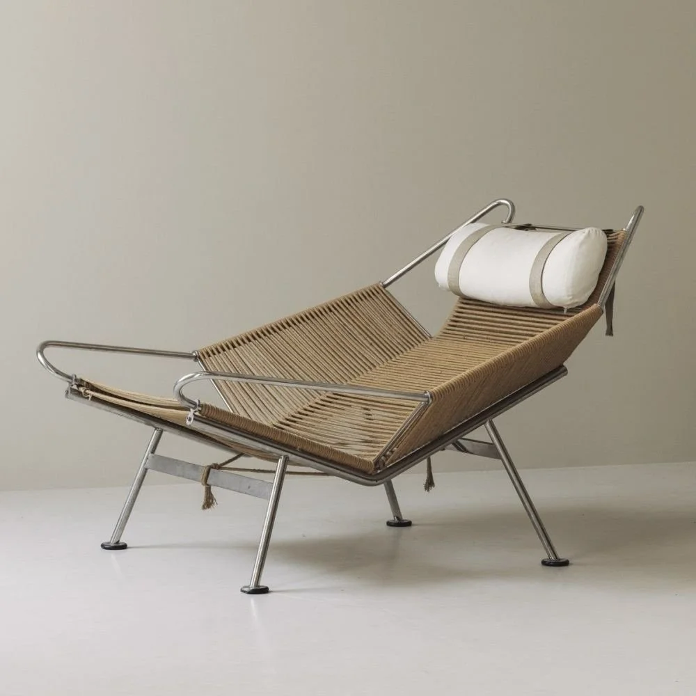 Inspiration du lundi 🤍
Coup de c&oelig;ur pour la Flag Halyard Chair, imagin&eacute;e par Hans J. Wegner en 1950.

#design #interiordesign #paris #toulouse #mgmdesign