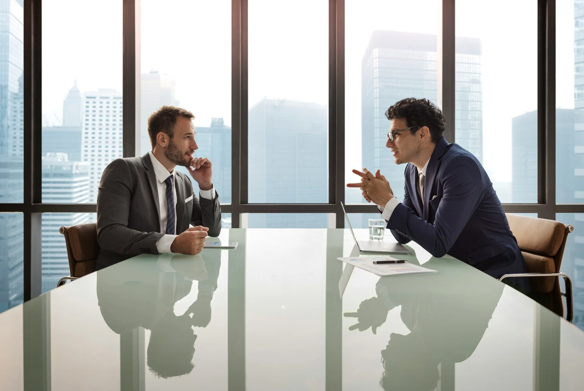 Steps to Spot Power Plays Using Nonverbal Cues During Negotiations