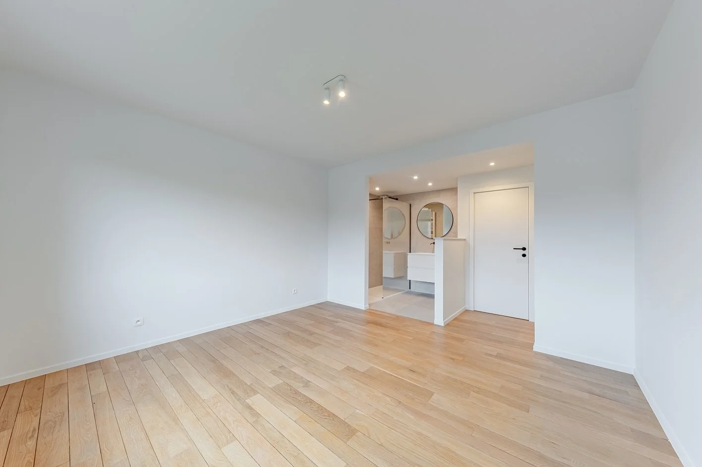 &Agrave; louer &ndash; Superbe appartement enti&egrave;rement r&eacute;nov&eacute; &agrave; Waterloo (All&eacute;e du Petit Paris)

D&eacute;couvrez ce magnifique appartement enti&egrave;rement remis &agrave; neuf offrant une surface habitable de 103