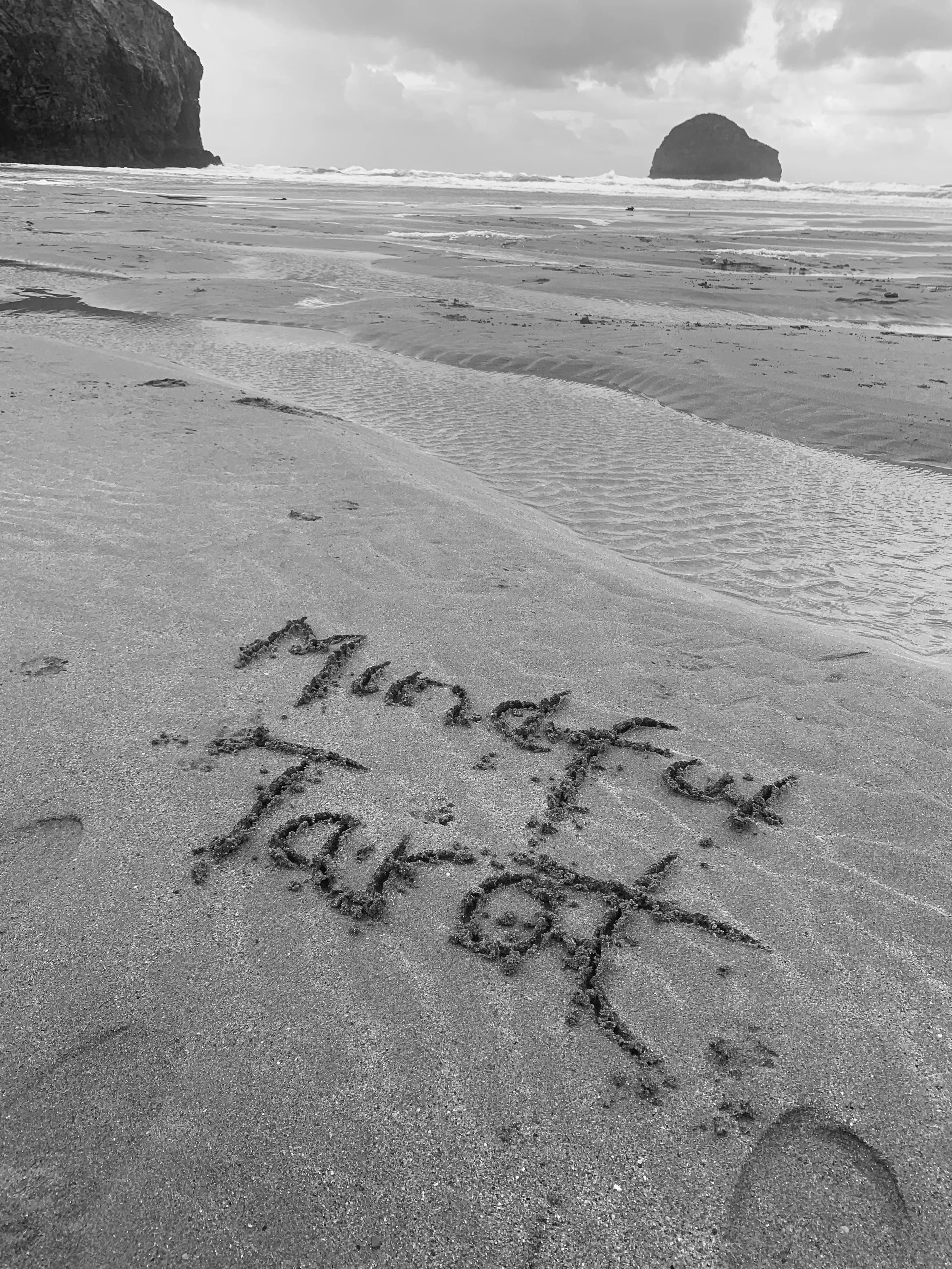 Mindful Tarot as a reflective practice rooted in presence, clarity, and inner guidance