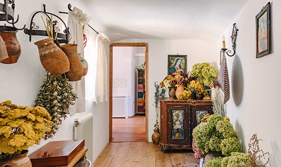 Durchgang zum kleinen Haus