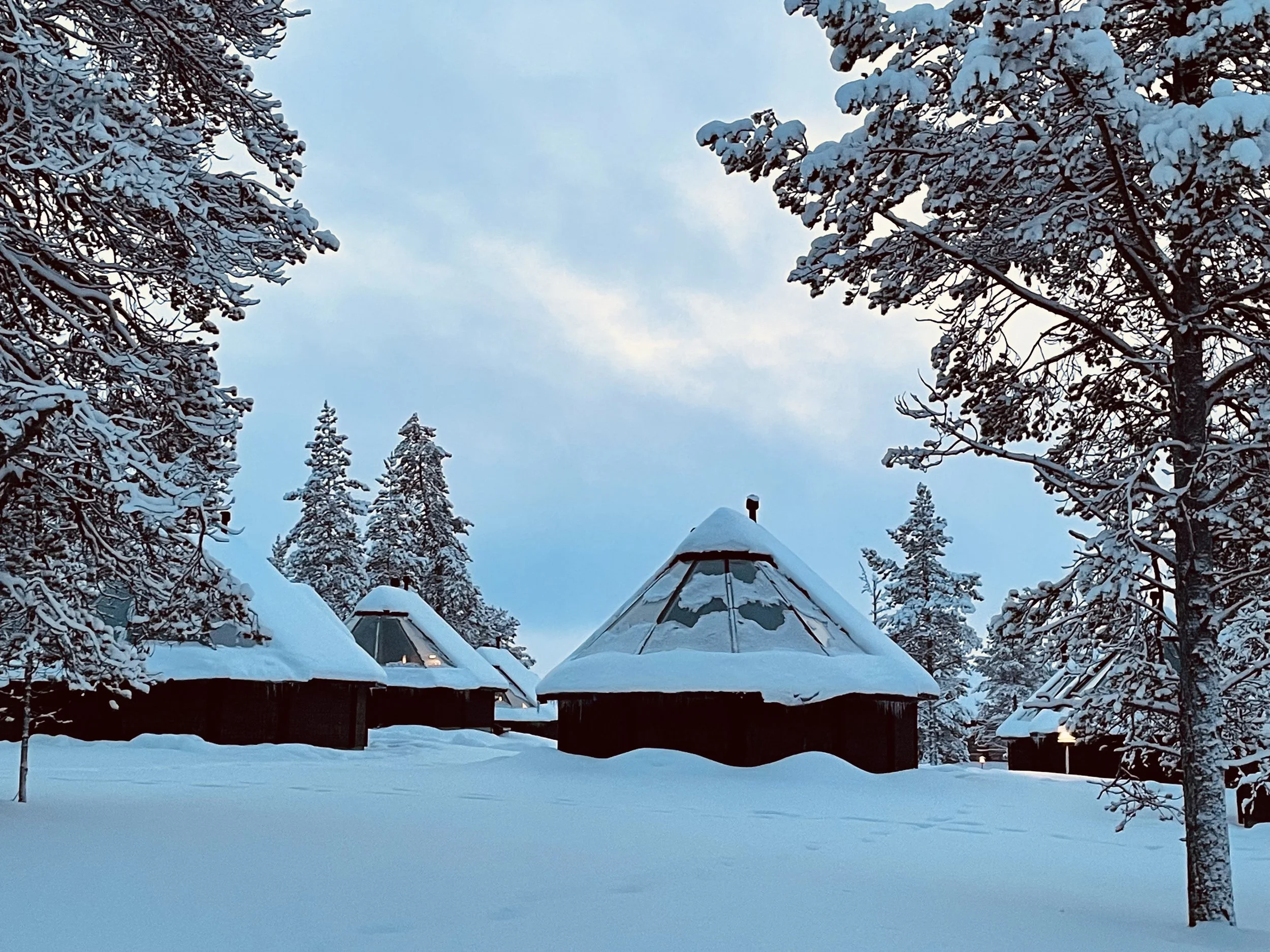 Igloos Glass roof cabin Finland winter snow northern lights 