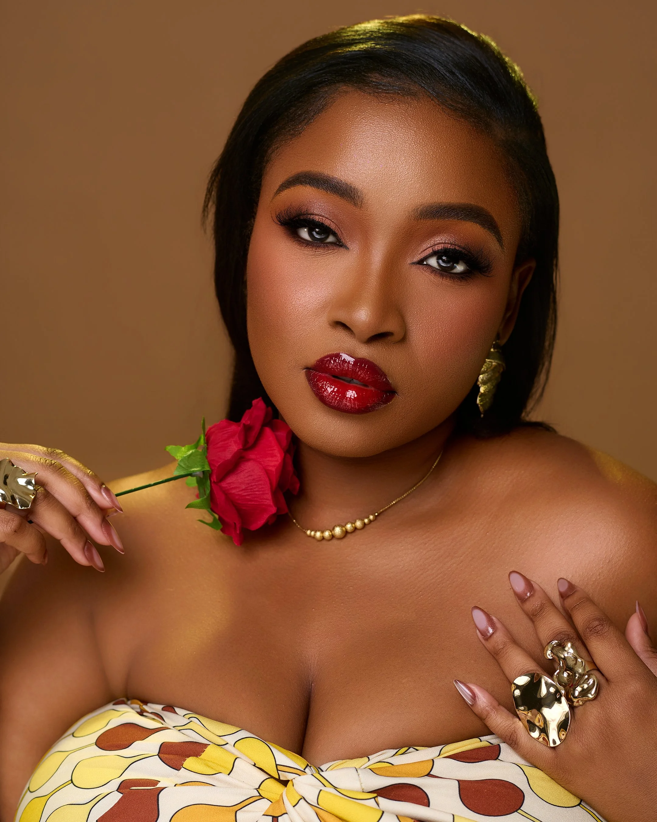 Robe: Magic’A//
Makeup: Salma Relooking//
Coiffure: Oreyot//
Photo: Alexandra Noimba