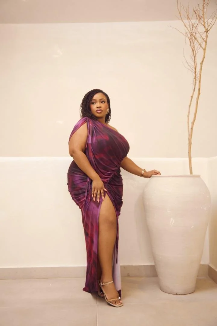 Robe: Zephans & Co//
Boucles d'oreilles: Nina Boutique//
Photo: Oronce Photographie//
Direction Artistique: MxDonna & Co