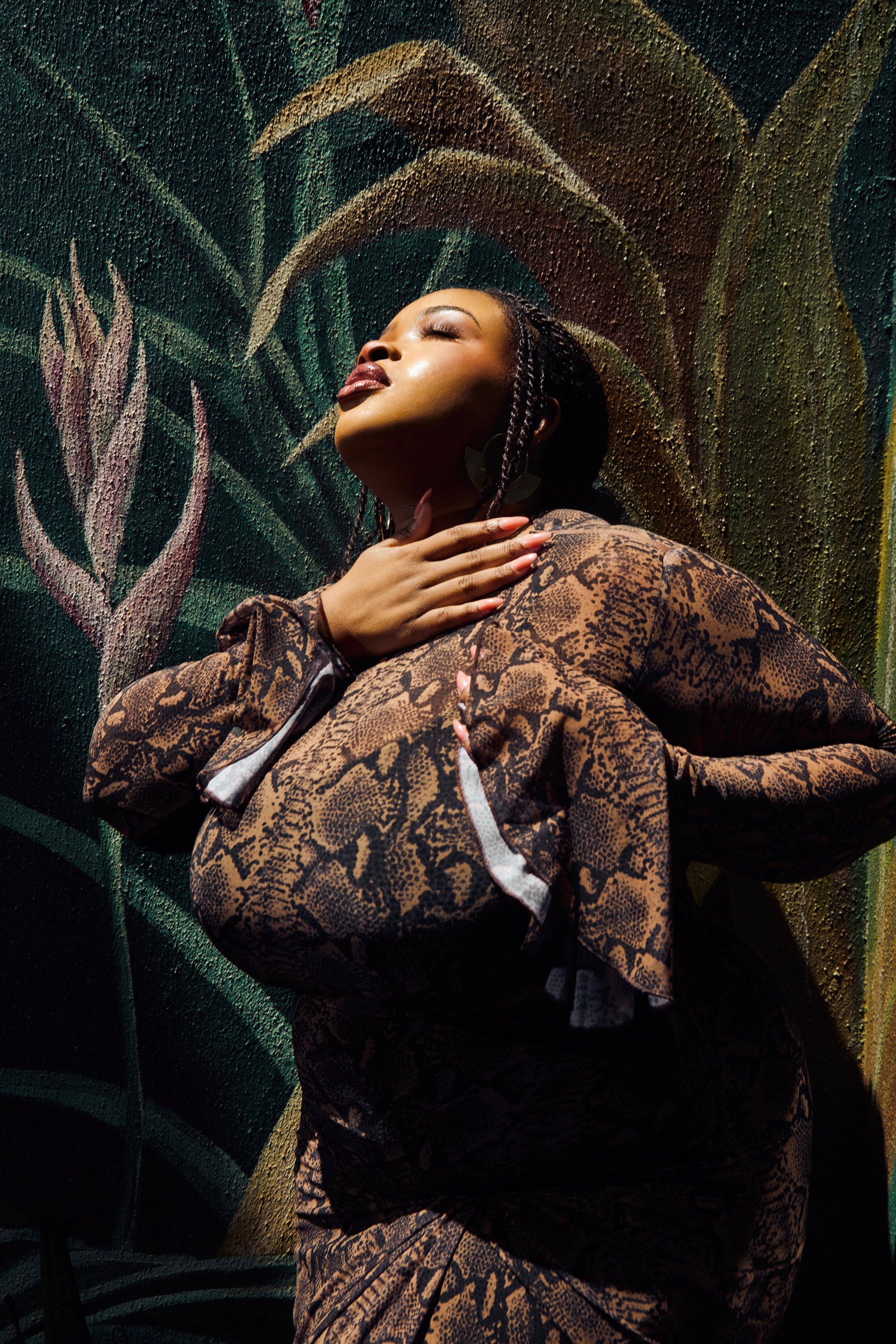 Robe: Ziva Lagos//
Boucles d'oreilles: Nina Boutique//
Photo: Oronce Photographie//
Direction Artistique: MxDonna & Co