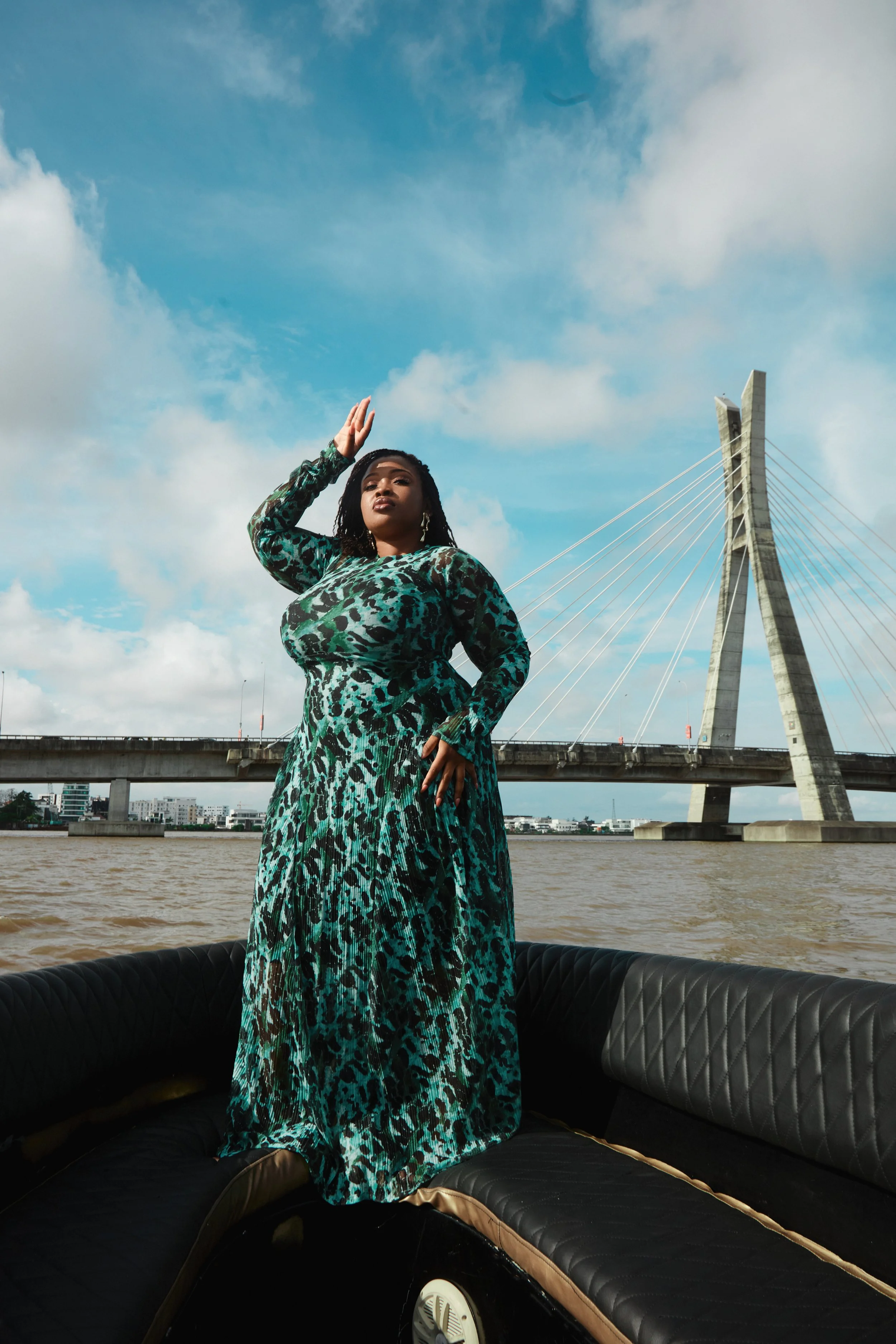 Robe: Zephans & Co//
Boucles d'oreilles: Nina Boutique//
Photo: Oronce Photographie//
Direction Artistique: MxDonna & Co