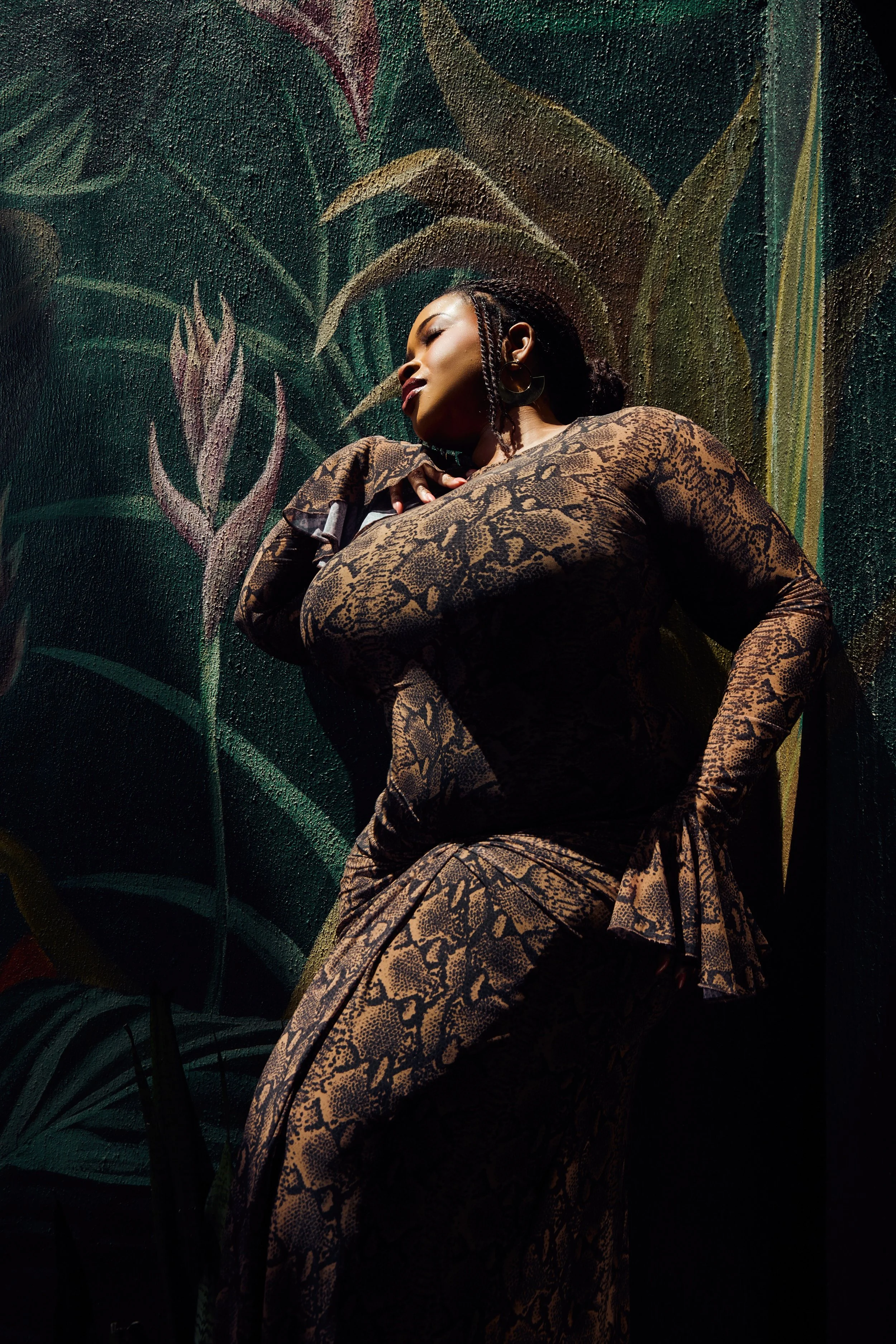 Robe: Ziva Lagos//
Boucles d'oreilles: Nina Boutique//
Photo: Oronce Photographie//
Direction Artistique: MxDonna & Co