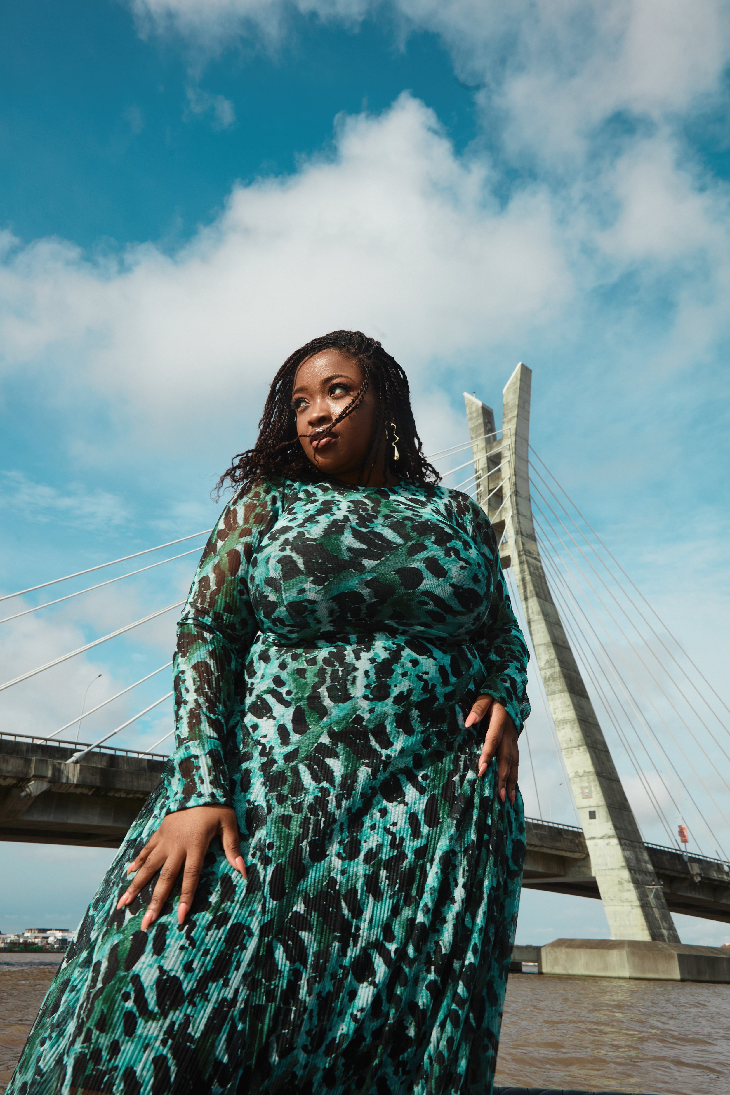 Robe: Zephans & Co//
Boucles d'oreilles: Nina Boutique//
Photo: Oronce Photographie//
Direction Artistique: MxDonna & Co