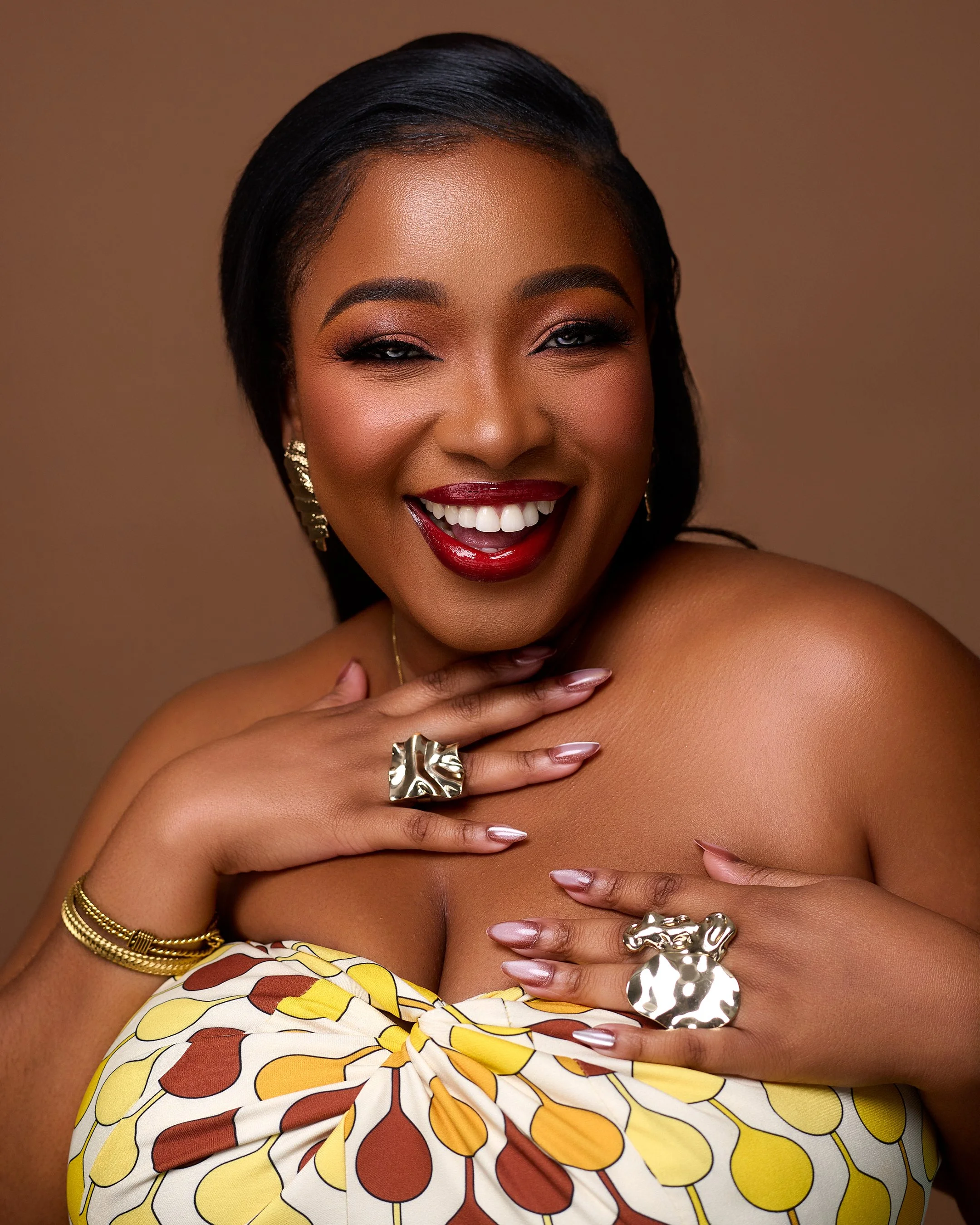 Robe: Magic’A//
Makeup: Salma Relooking//
Coiffure: Oreyot//
Photo: Alexandra Noimba
