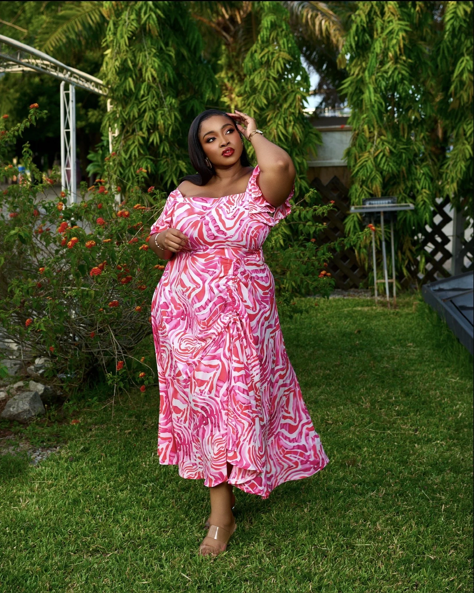 Robe: Curvilicious//
Makeup: Salma Relooking//
Coiffure: Oreyot//
Photo: Alexandra Noimba