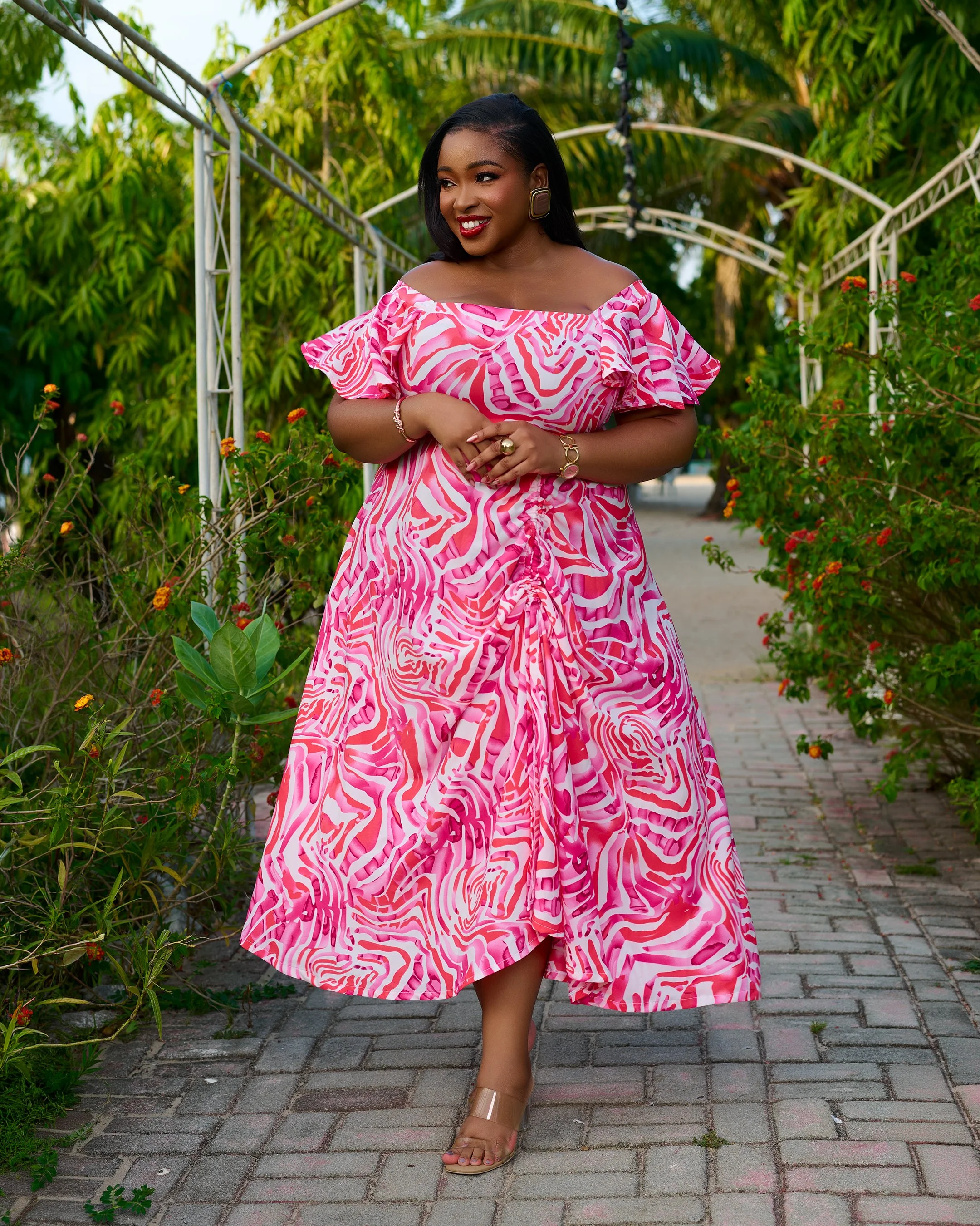 Robe: Curvilicious//
Makeup: Salma Relooking//
Coiffure: Oreyot//
Photo: Alexandra Noimba