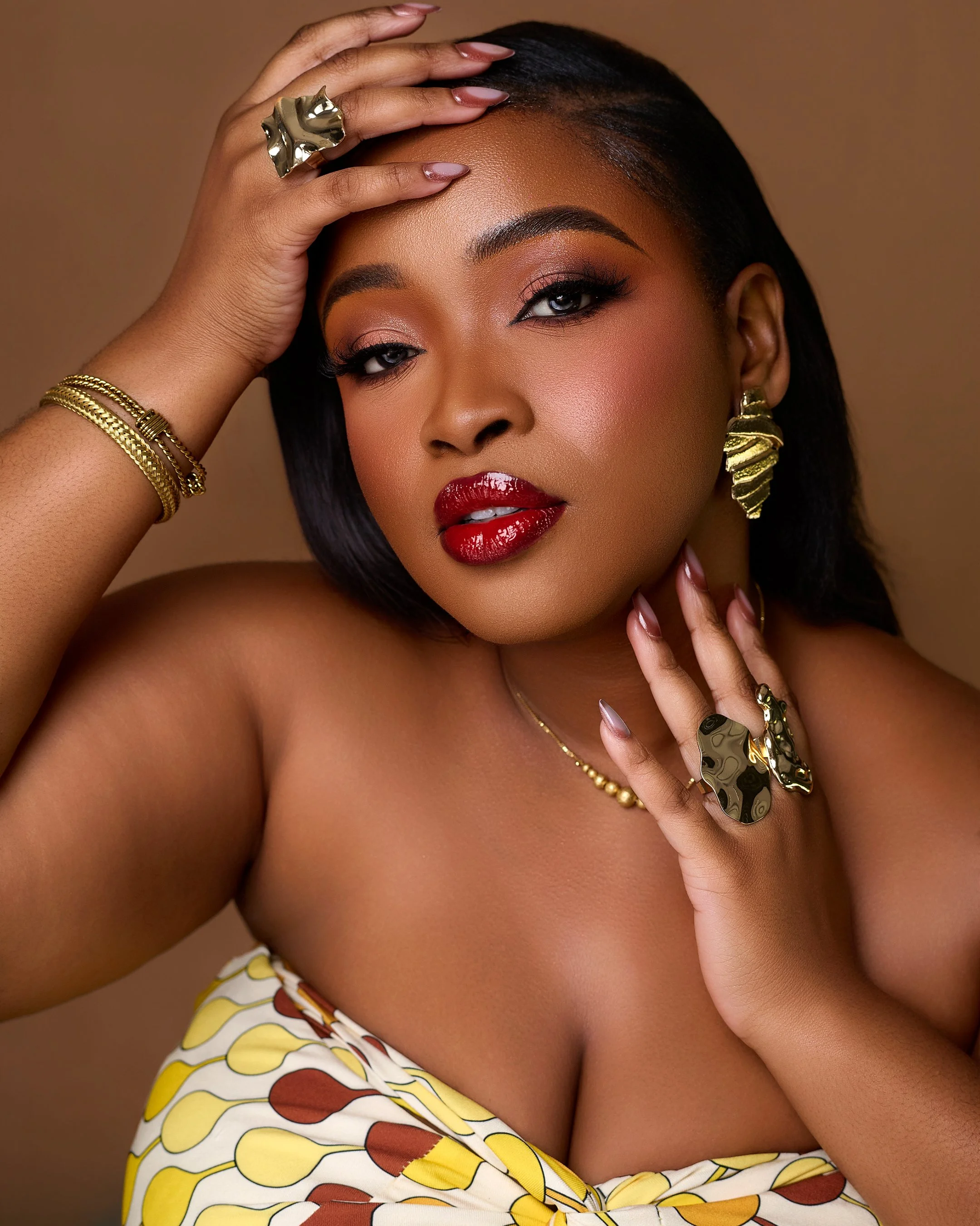 Robe: Magic’A//
Makeup: Salma Relooking//
Coiffure: Oreyot//
Photo: Alexandra Noimba