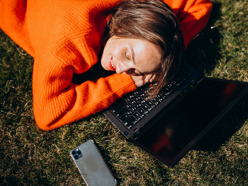 Ständig „on“? Wie eine Internet-Auszeit dein Wohlbefinden steigern kann