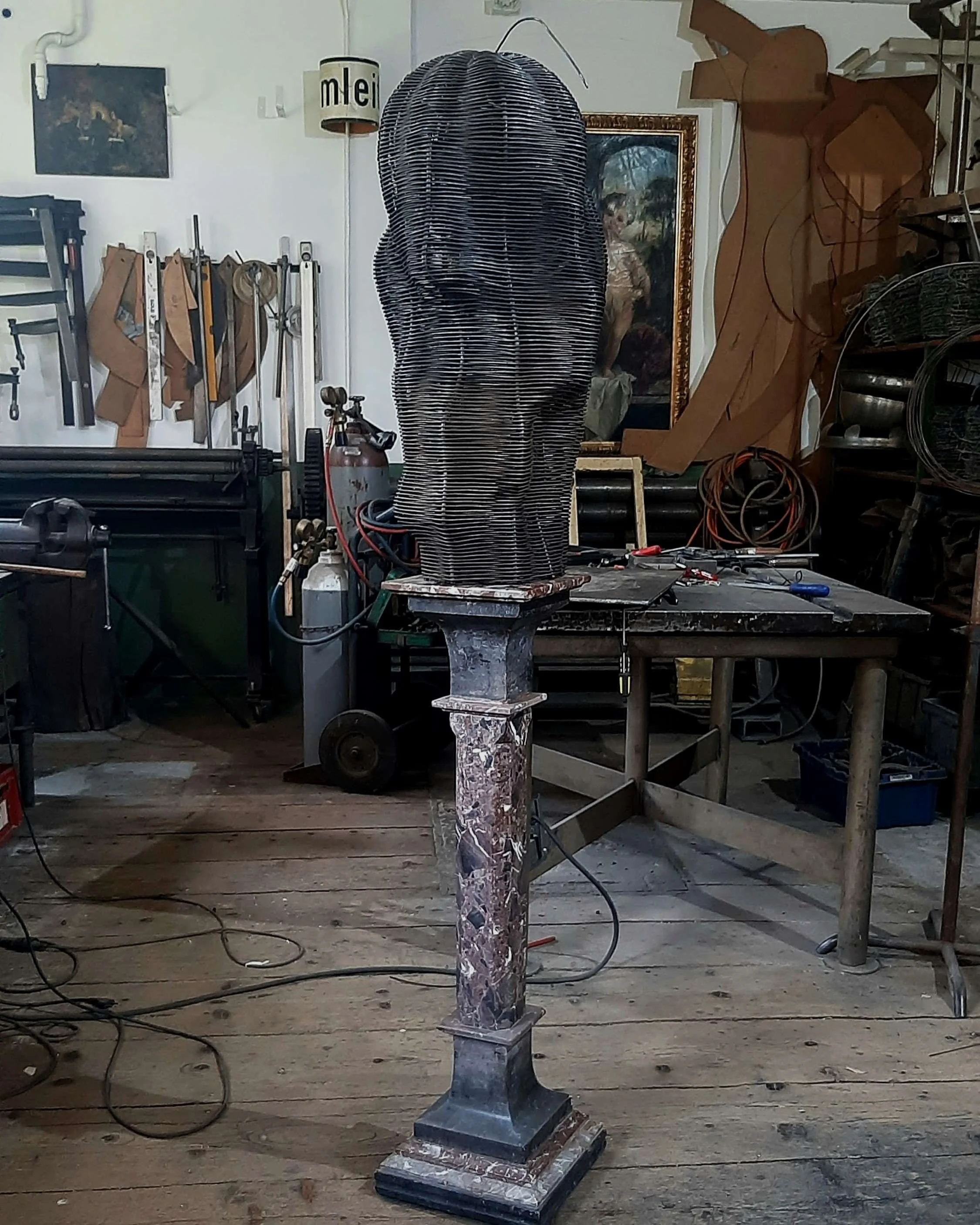 distortion, 2023, wire