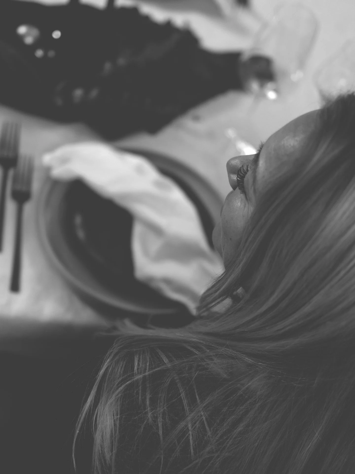 Momente zwischen den Momenten.
Schwarz-wei&szlig;. Still. Echt.

#hannoverfotografie
#hannoverevents
#eventfotografie
#editorialfotografie
#dokumentarischefotografie