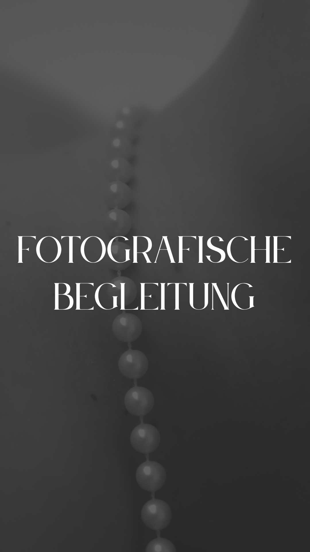 03. Am Tag selbst begleite ich ruhig, aufmerksam und unaufdringlich.
Ich halte Menschen, Situationen und Details so fest, wie sie sich natürlich ergeben – ohne unnötige Inszenierung.
Mein Anspruch ist es, echte Momente einzufangen und eine Atmosphäre