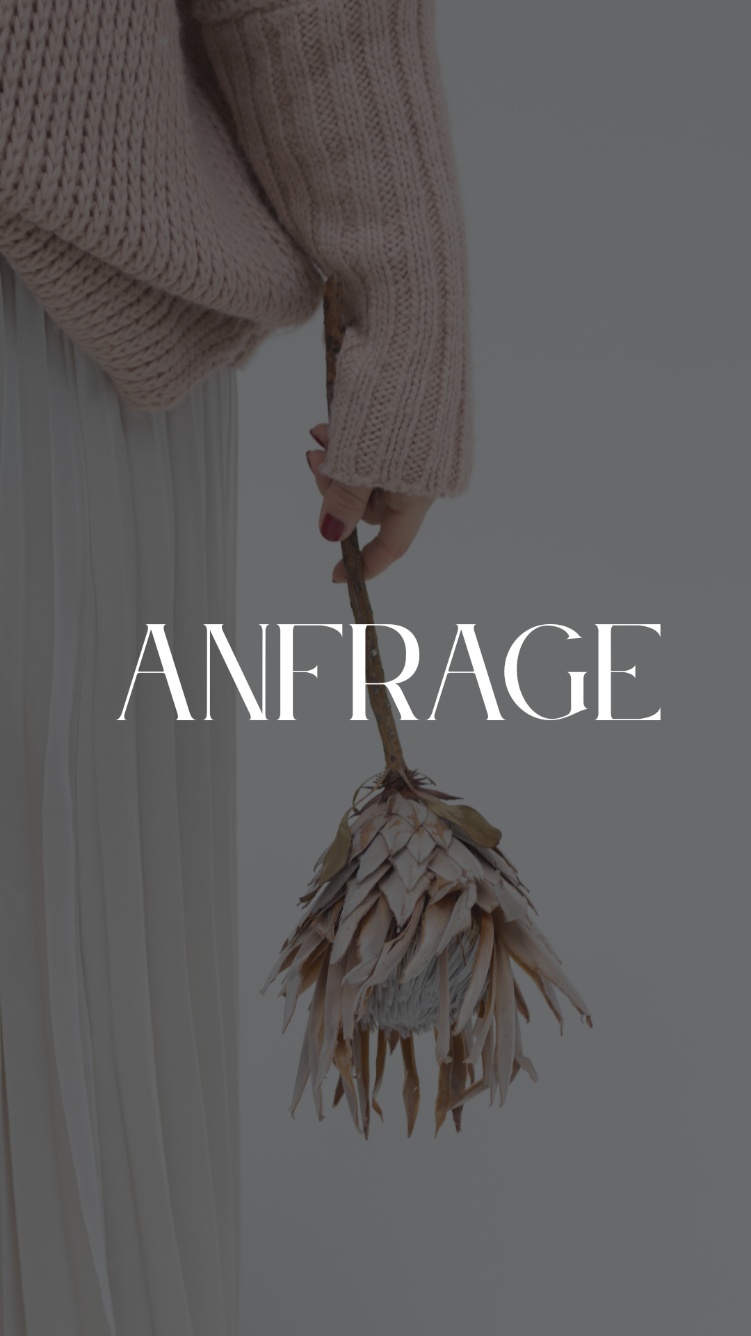 01. Der erste Schritt ist eine unverbindliche Anfrage über meine Website oder per Mail.
Erzähl mir gern kurz, worum es geht – ob Porträt, Familie, Brand, Business, Event oder Hochzeit – und in welchem Rahmen die fotografische Begleitung stattfinden s