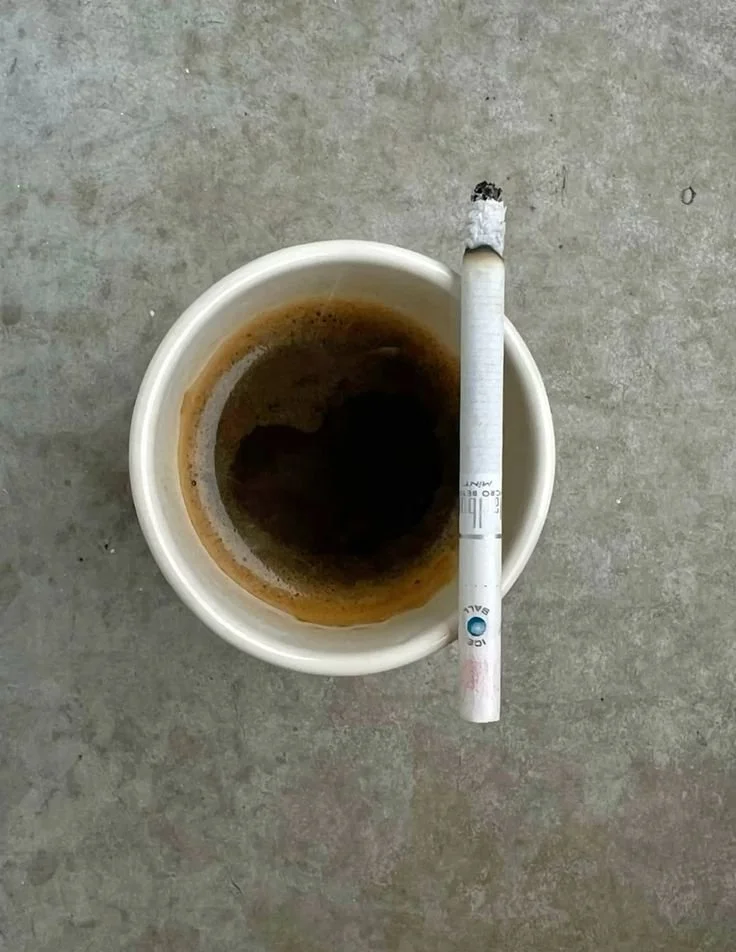 CAFÉ-CLOPE : COMBO GÉNIAL OU DUO INFERNAL ?