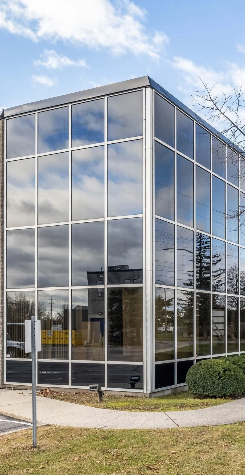 223 Colonnade Road — Building exterior — colonnade