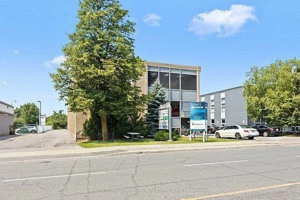 1827 Woodward Drive — woodward-101 — listing interior photograph 2