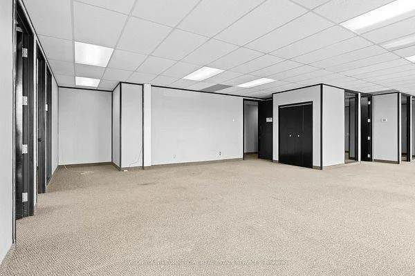 1827 Woodward Drive — woodward-302 — listing interior photograph 2