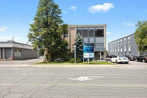 1827 Woodward Drive — woodward-101 — listing interior photograph 1