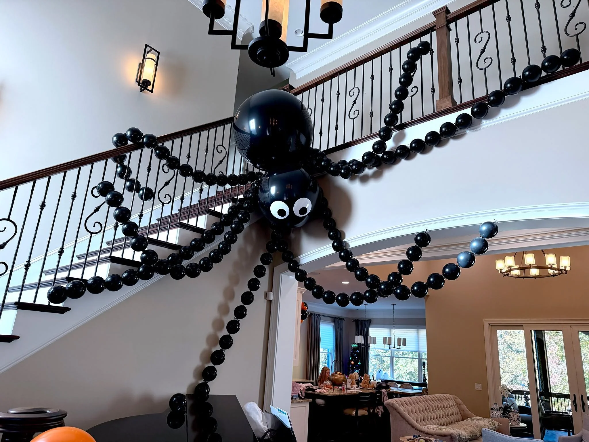 A web of balloon magic! 🕷️🎈✨
This spooky setup featured our giant spider balloon sculpture, flowing balloon garland, and festive balloon bouquets &mdash; the perfect combo for Halloween fun! 🎃🖤

Because no party is complete without a few balloon 