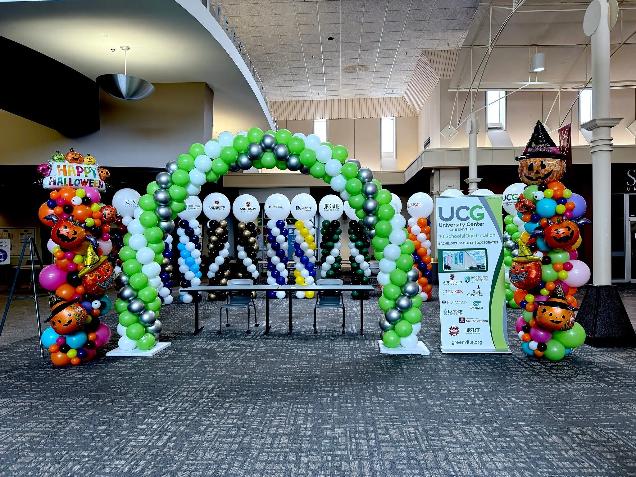 Trick-or-treat meets college pride! 👻🎓🎈
Our setup for the University Center of Greenville&rsquo;s 4th Annual College and Candy Fest featured festive balloon garlands, spooky Halloween columns, and bright university balloon columns that made this c