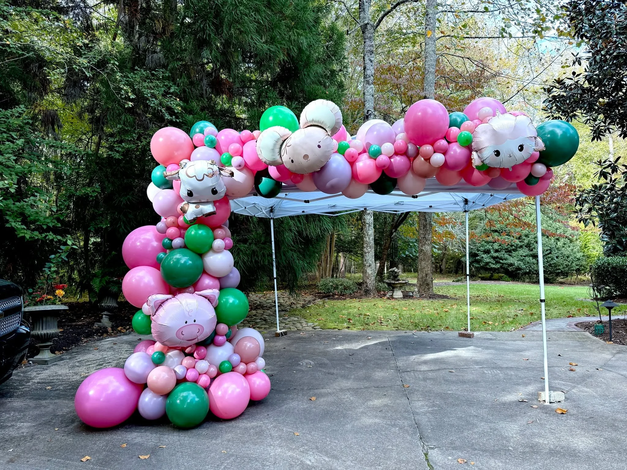 🎂🐑 It&rsquo;s time to party down on the farm! 🌾✨
Celebrate your little one&rsquo;s 2nd birthday with the cutest farm animal balloon setup &mdash; soft pastels, cow spots, and cheerful animals that make the day feel warm, cozy, and full of joy. 🎈?