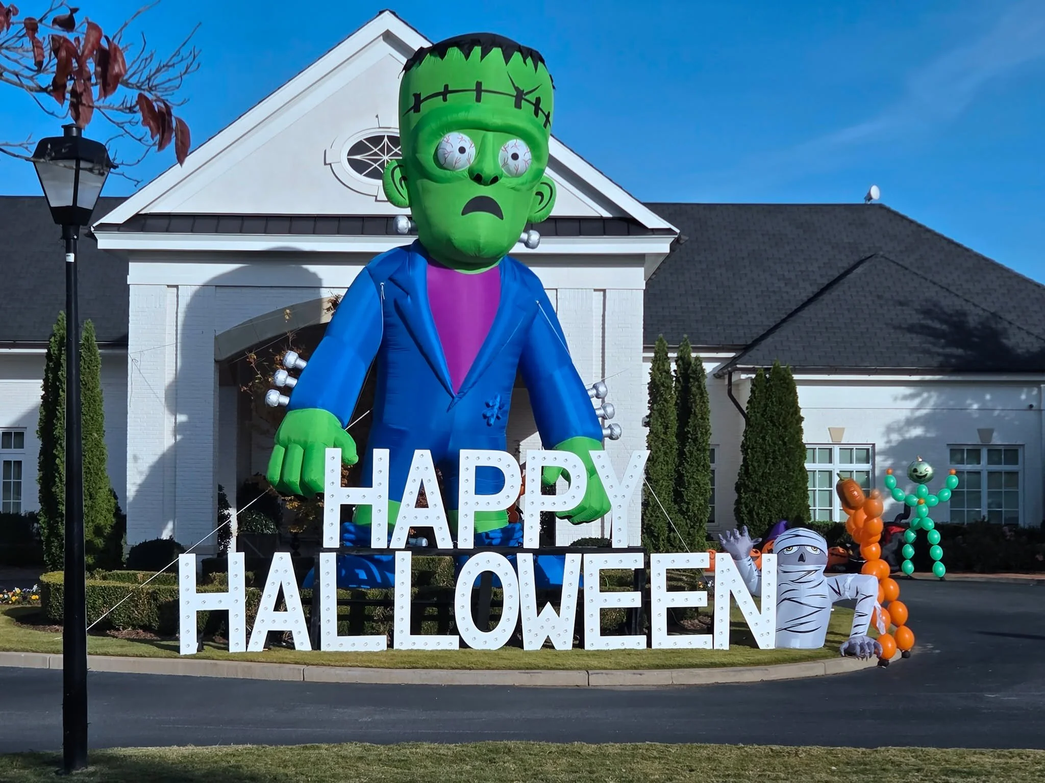 🎃🧡 Spooky Fun at Greenville Country Club! 🧡🎃

We had a frightfully fun time decorating for Halloween at the Greenville Country Club! 👻✨ From elegant to eerie, our balloon creations brought all the spooky vibes to life in the most festive way! 🕷