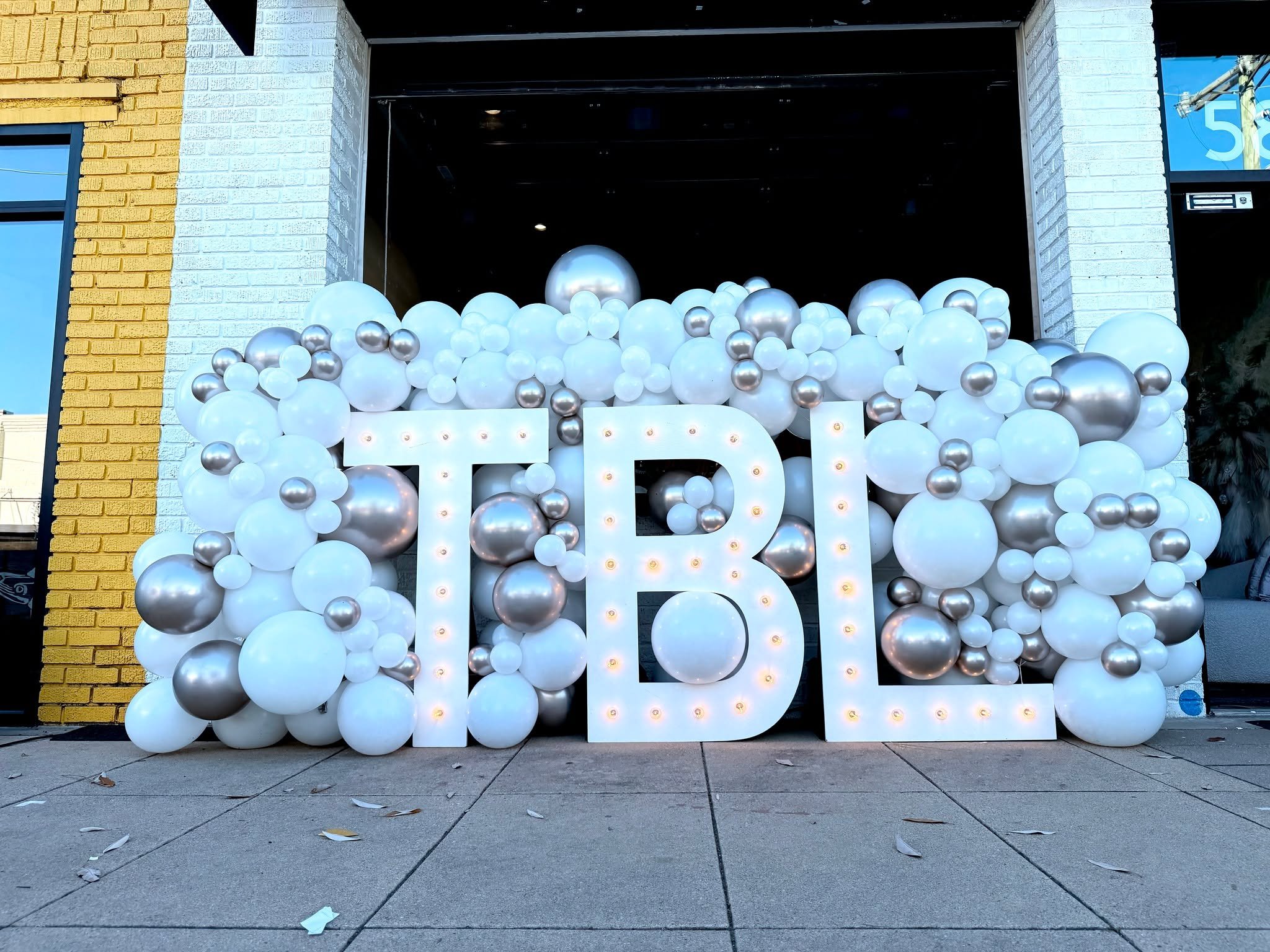 Popping the champagne and the balloons! 🥂🎈
We had the joy of decorating the Grand Opening of The Bridal Loft with our elegant marquee letters and soft, romantic balloon d&eacute;cor &mdash; the perfect combo for a picture-perfect celebration. 💍✨

