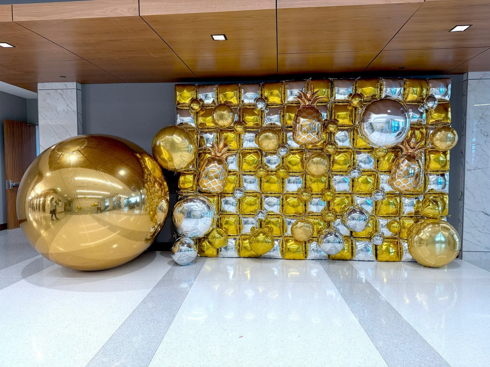 Holiday celebrations made brighter at Southern First Bank! 🎄✨ Our festive decorations created a cheerful and welcoming setting, perfect for celebrating the season in style. 🎈🎉

Kristy's Balloon Decorations
Balloon and Monogram LLC
(864) 901-2062
B