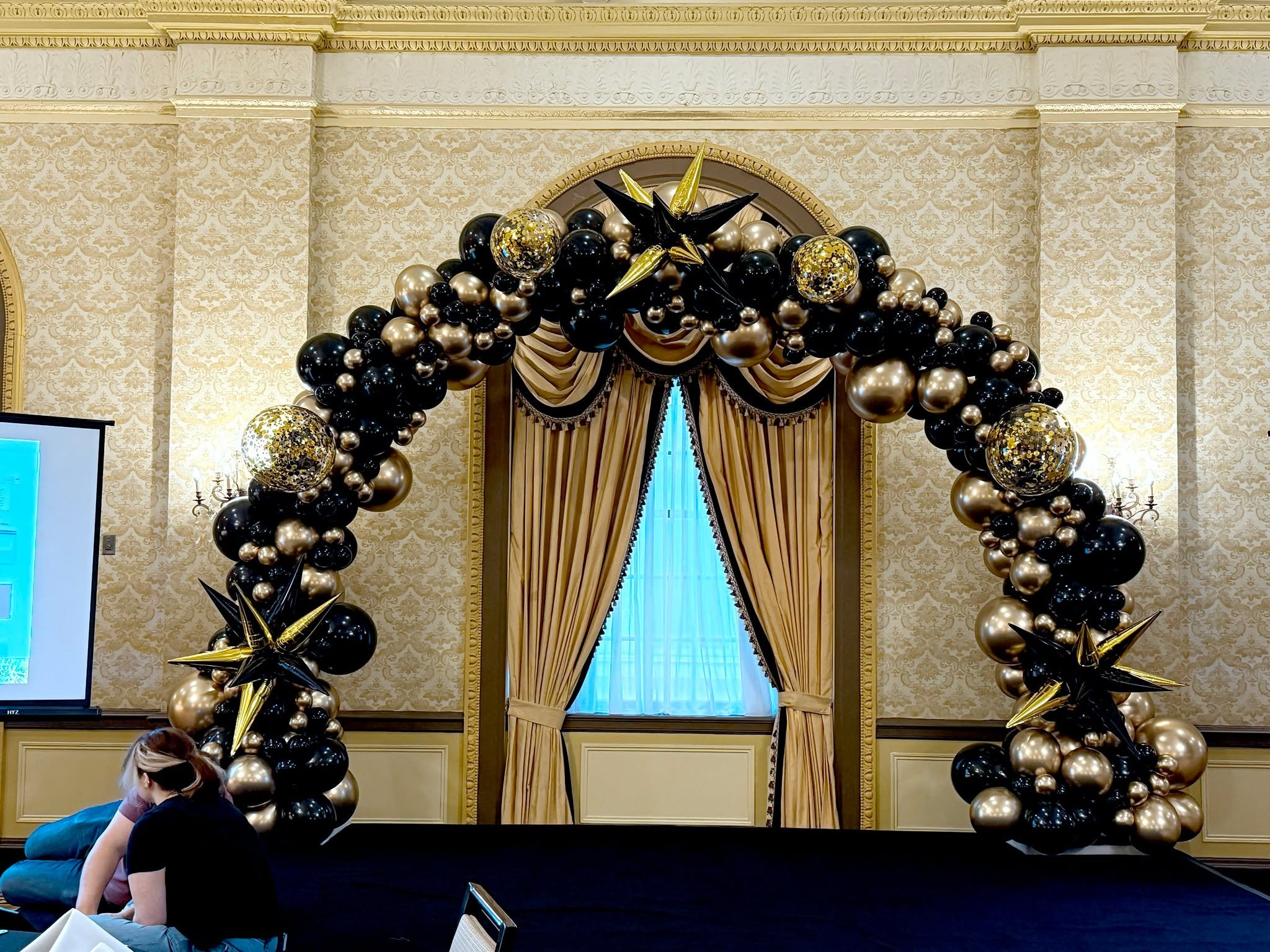 Christmas event for Garver at the Westin Poinsett, beautifully decorated with a festive balloon arch and 4' marquee letters! 🎄🎈✨ The combination of balloons and glowing marquee letters added a perfect touch of holiday cheer and elegance to this spe