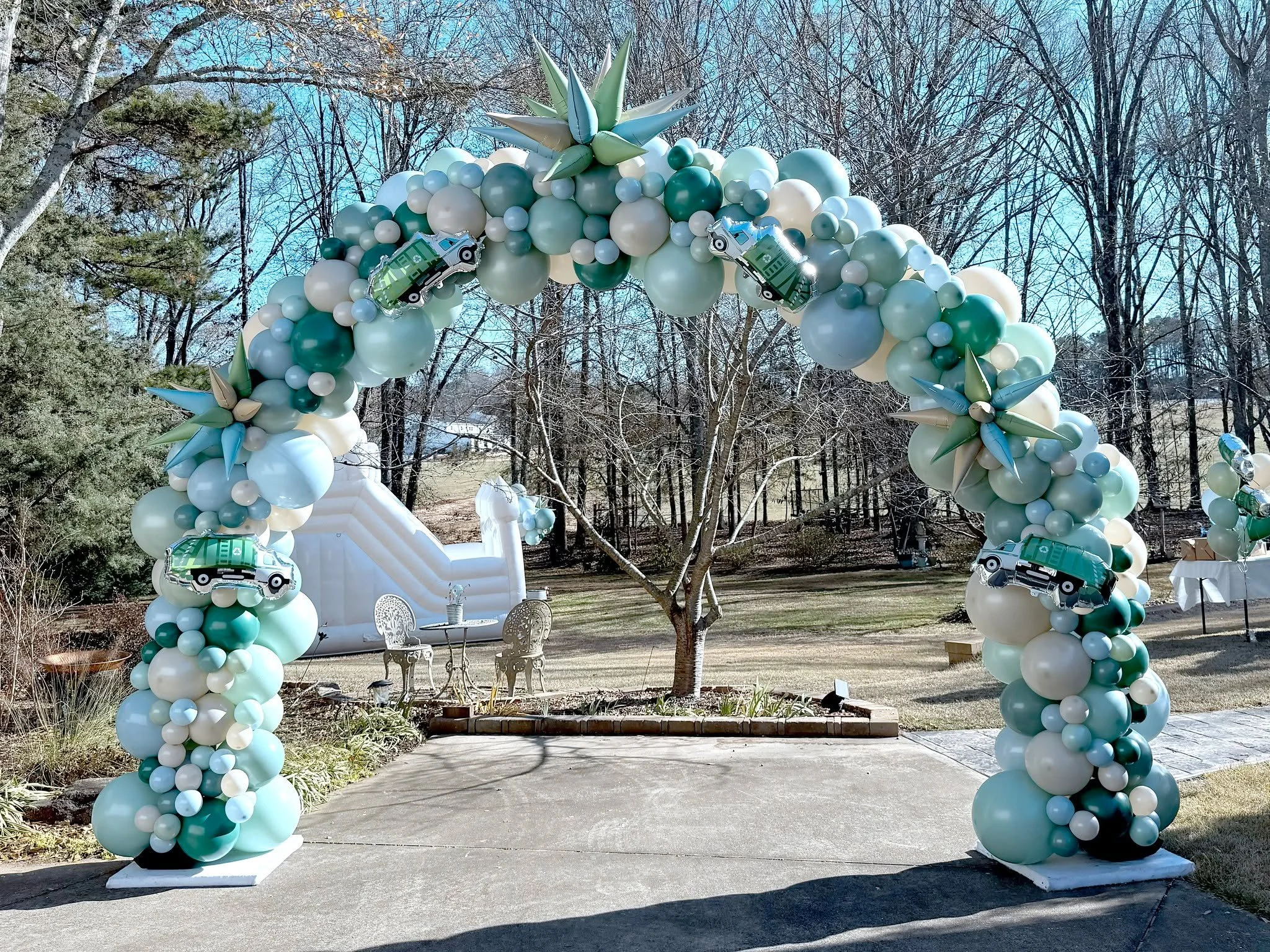 Dump truck&ndash;themed 4th birthday celebration full of big fun and bright balloons! 🚛🎉 Decorated with a colorful balloon arch, a balloon garland on the bouncy house, and floating helium balloons, this setup was perfect for celebrating a special 4