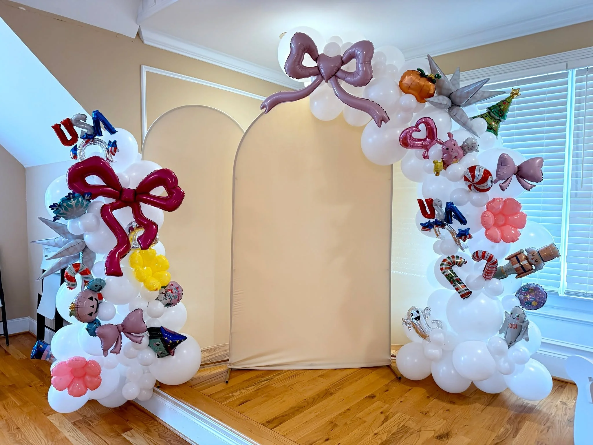 Decorations for an All-Holiday&ndash;Themed Bridal Shower 🎄🎃🎆✨ From festive colors to playful holiday-inspired details, this unique celebration brought together all the joy of every season to shower the bride-to-be with love and cheer! 💍🎈

Krist