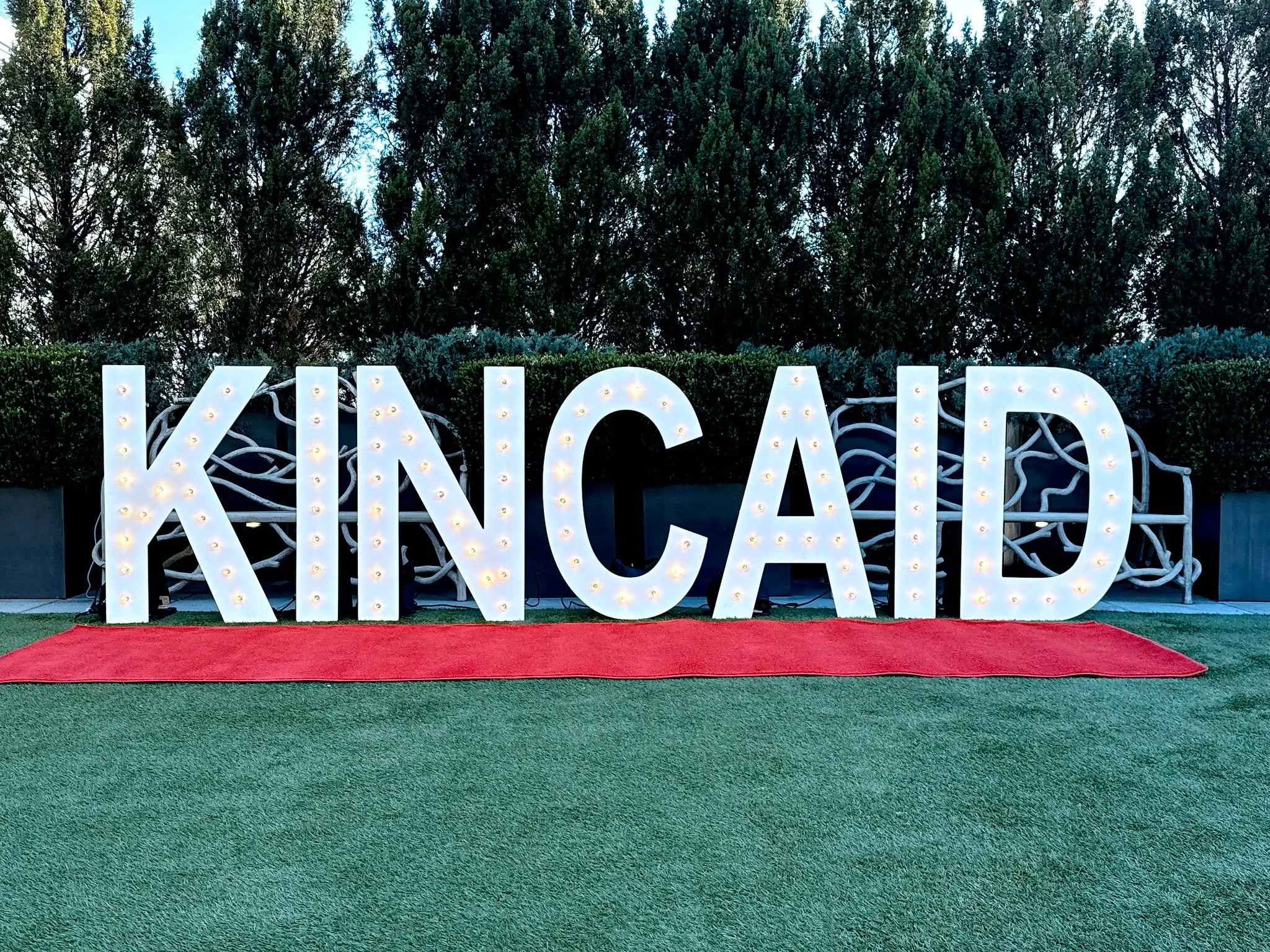 Spreading holiday cheer at the Kincaid Retirement &amp; Wealth Management Christmas event! 🎅🎄✨ Beautiful decorations added a joyful and welcoming touch to this special seasonal celebration. 🎈🎉

Kristy's Balloon Decorations
Balloon and Monogram LL