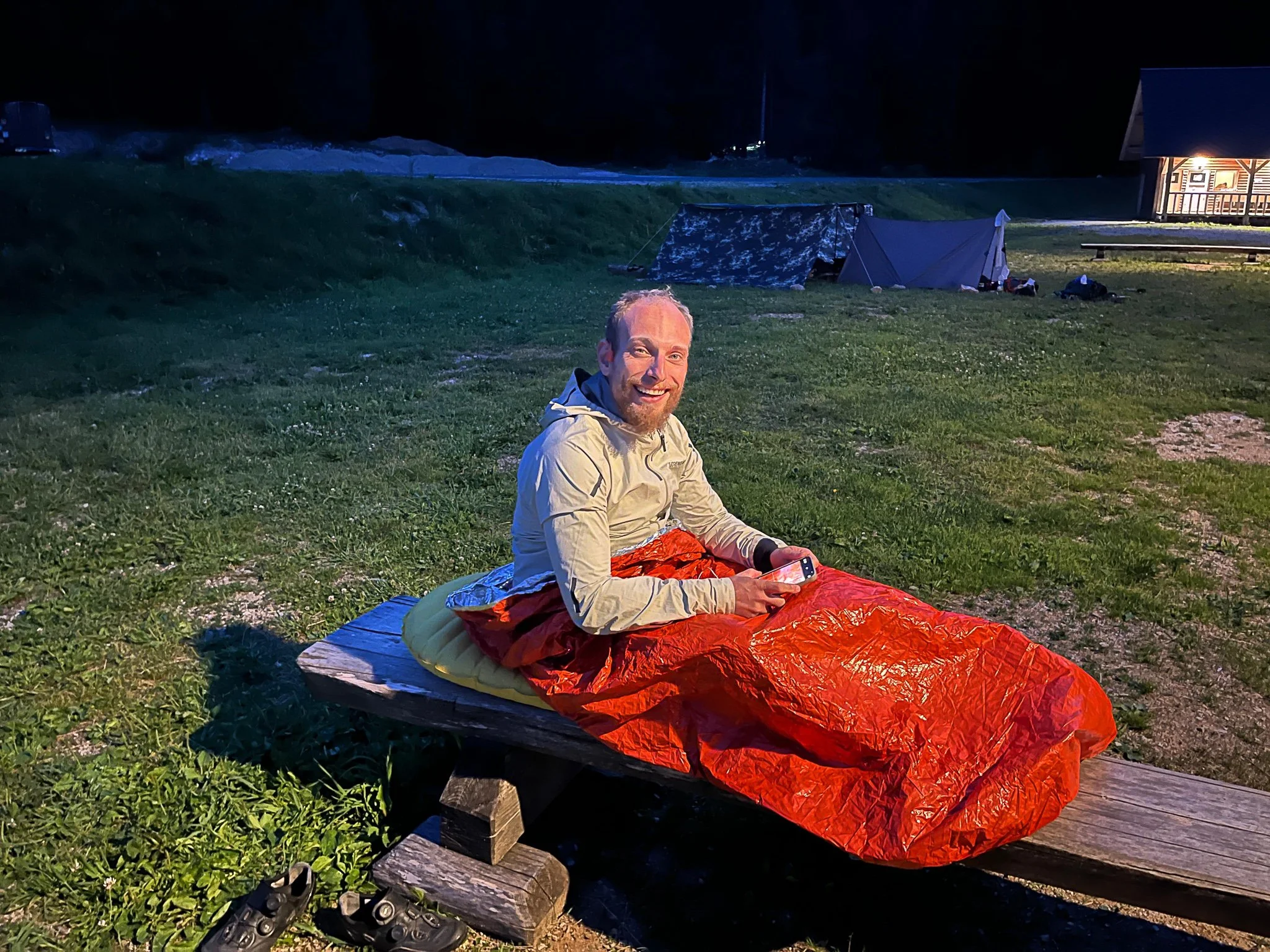 Bikepacking ohne Zelt: So packst du leicht, zeitsparend und sicher fürs Wochenende