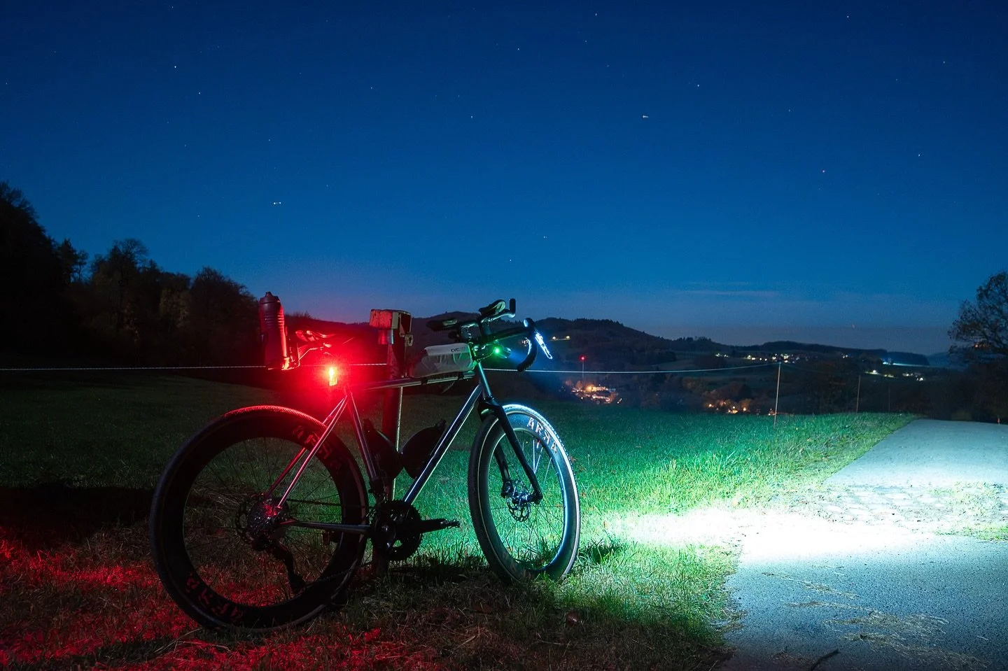 Kleiner Testride mit dem neuen #Velaro von @m83_gravelbikes