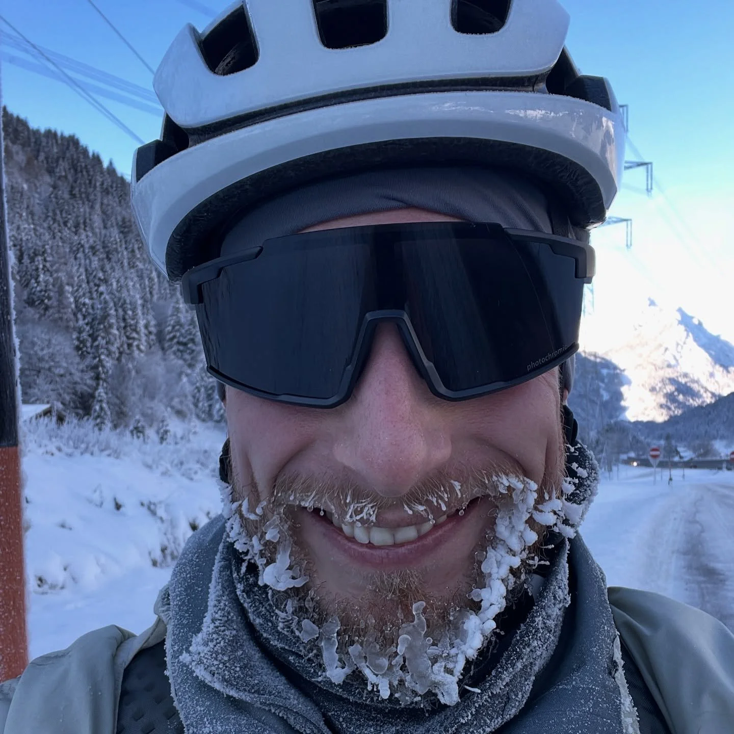 Bin am Wochenende kurz &uuml;ber die Alpen gerollt. War eine 520 km Tagestour. Nachts waren es kurz -24&deg;C. Sonst lief eigentlich ganz okay, au&szlig;er dass meine Getr&auml;nke komplett durchgefroren sind. War nur auf dem Weg nach Italien um mein