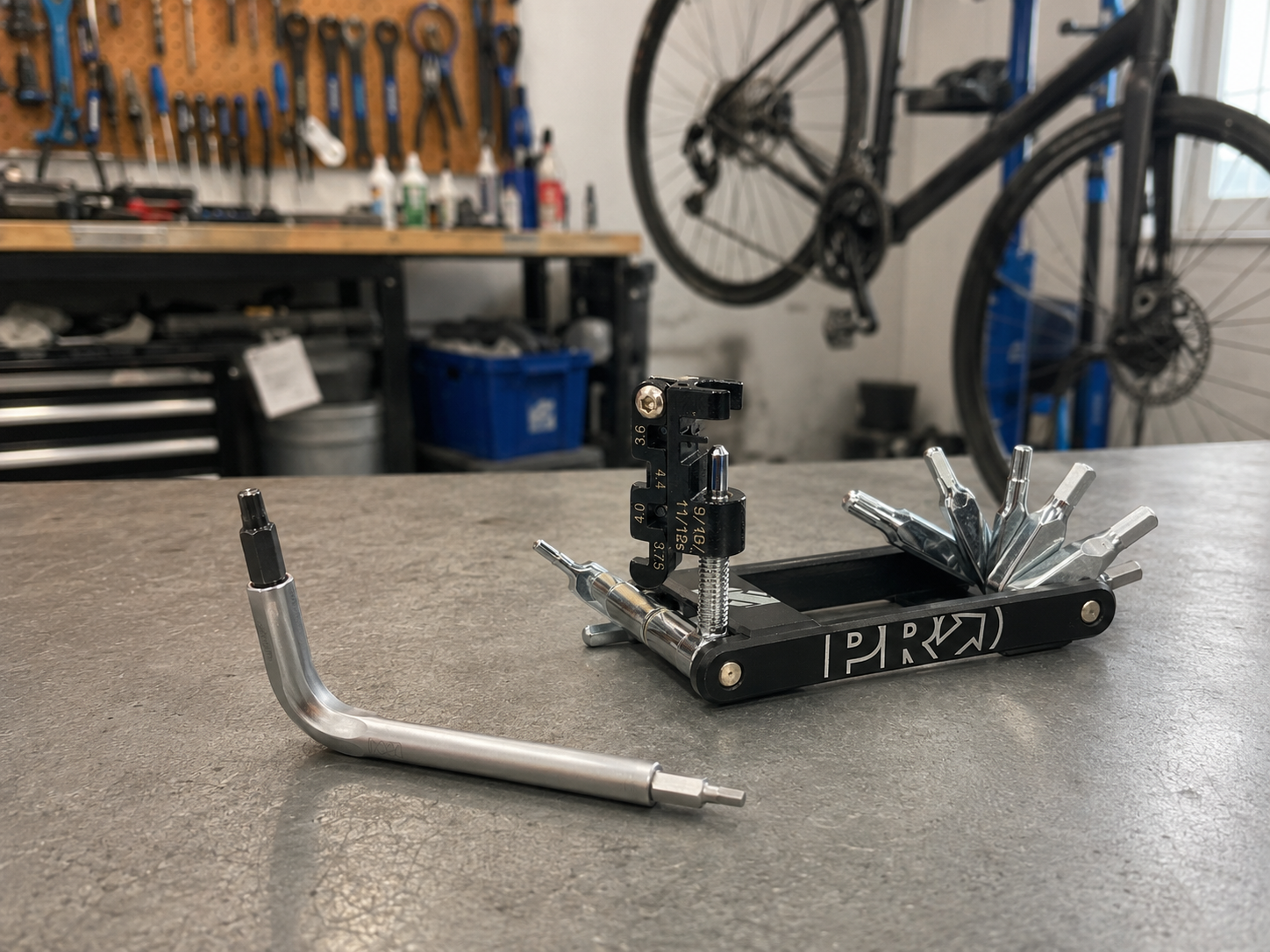 Welches Werkzeug braucht man fürs Gravelbike und auf Bikepacking Tour?