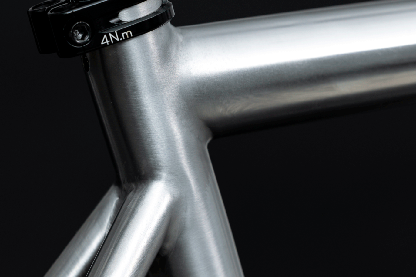 So sieht rostfreier Edelstahl aus. Schweißnaht am Gravelbike Rahmen