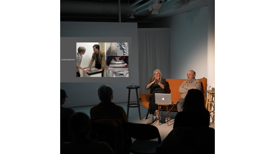 TAKTIL DIALOG MED BLINDEFORBUNDET Artist Talk: Nina Gronn i samtale med Kjetil Dreyer  Foto: Bent Erik Myrvoll