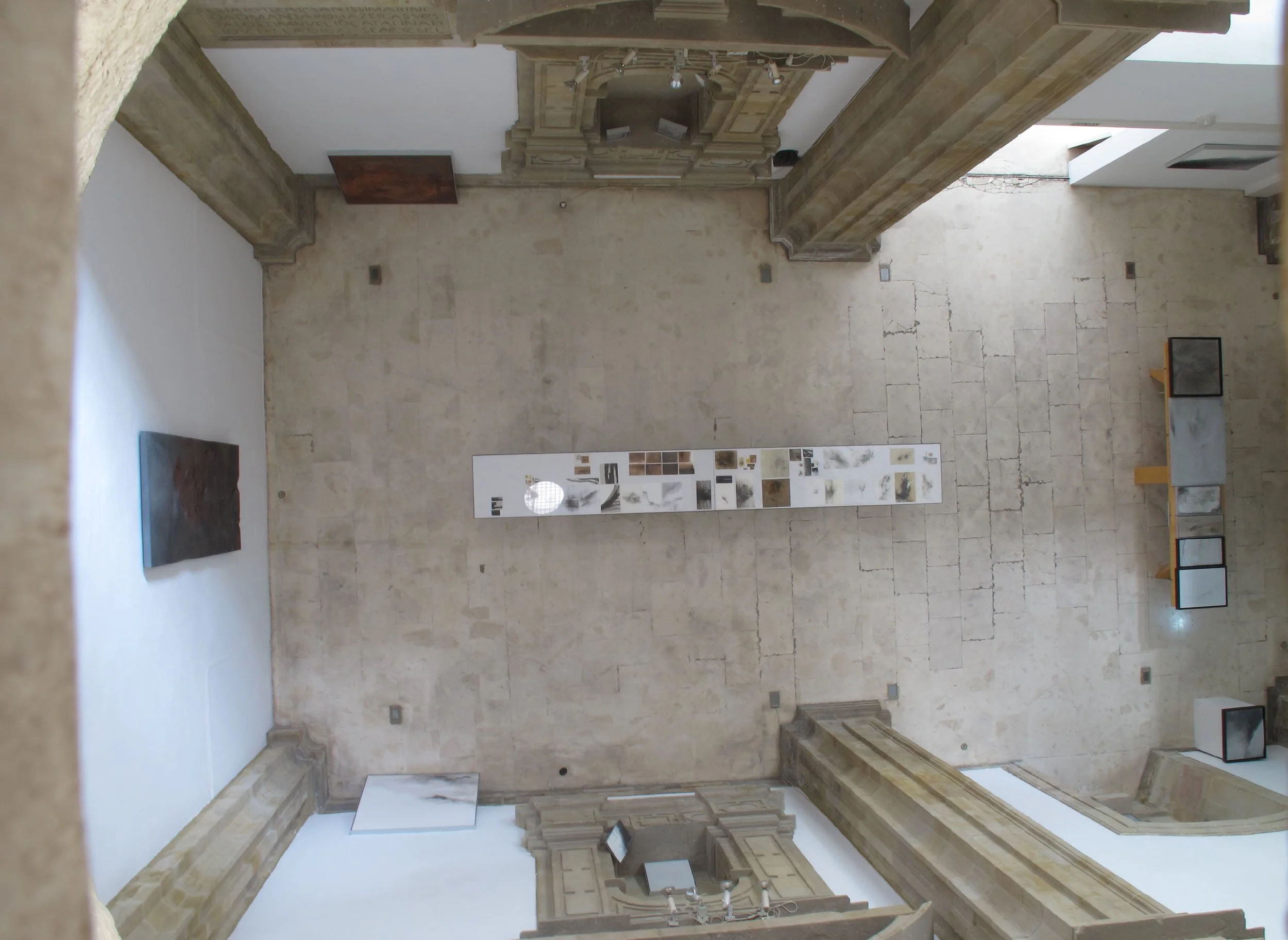 ORGANICIDAD i Capilla de la Trinidad fra 1676 i Museo Barjola, Gijón