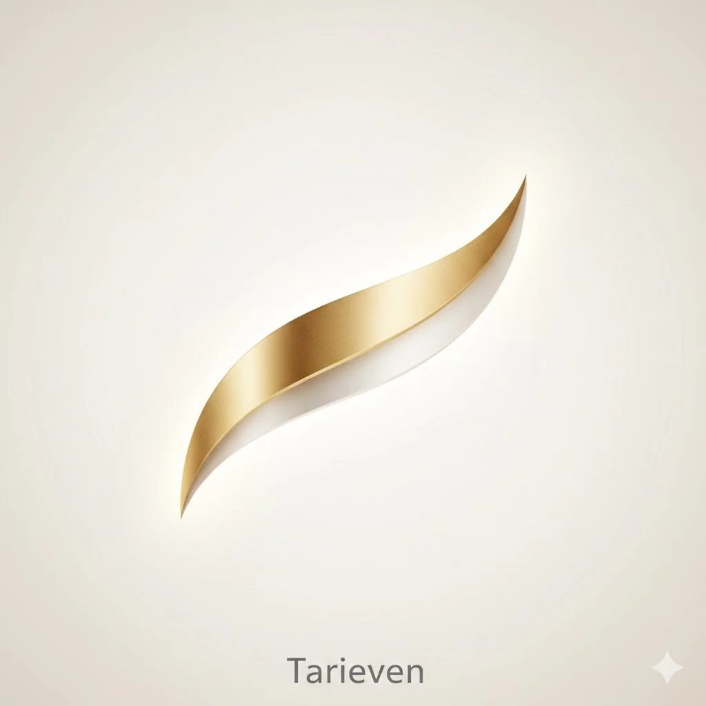 Een modern plafondlicht met een golvende, goudkleurige en witte afwerking, geplaatst op een lichte achtergrond. Onder het licht staat het woord 'Tarieven'.