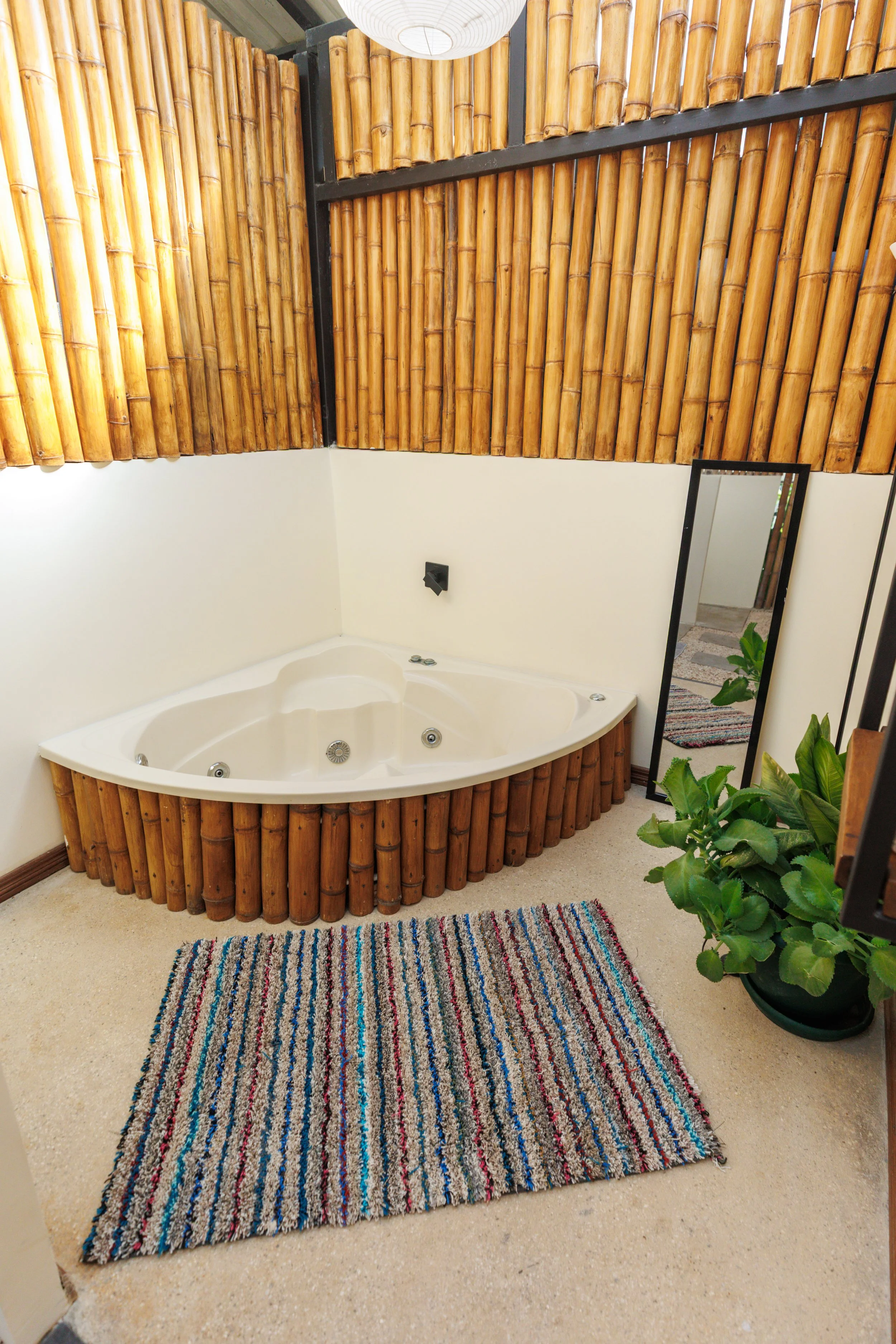 Jacuzzi tub