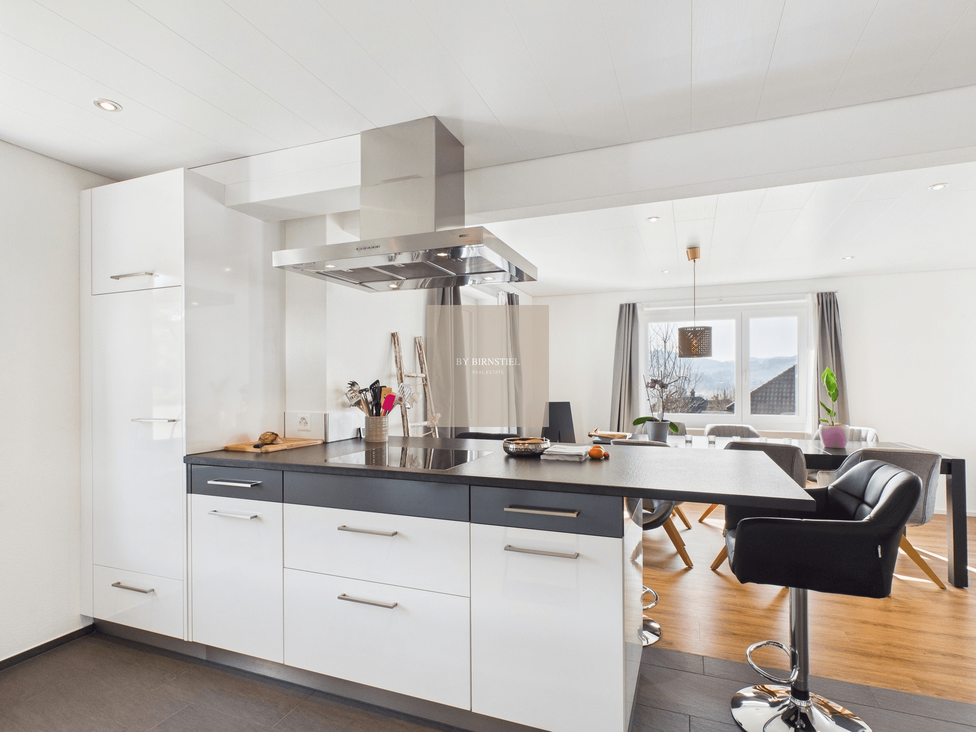 Siemens-Küche mit Kochinsel im Einfamilienhaus Zetzwil